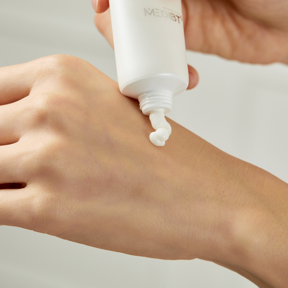 Kem Ngọc Trai Dưỡng Da Cải Thiện Làn Da, Làm Mờ Lỗ Chân Lông Và Đốm Nám Medibt Pore Zero