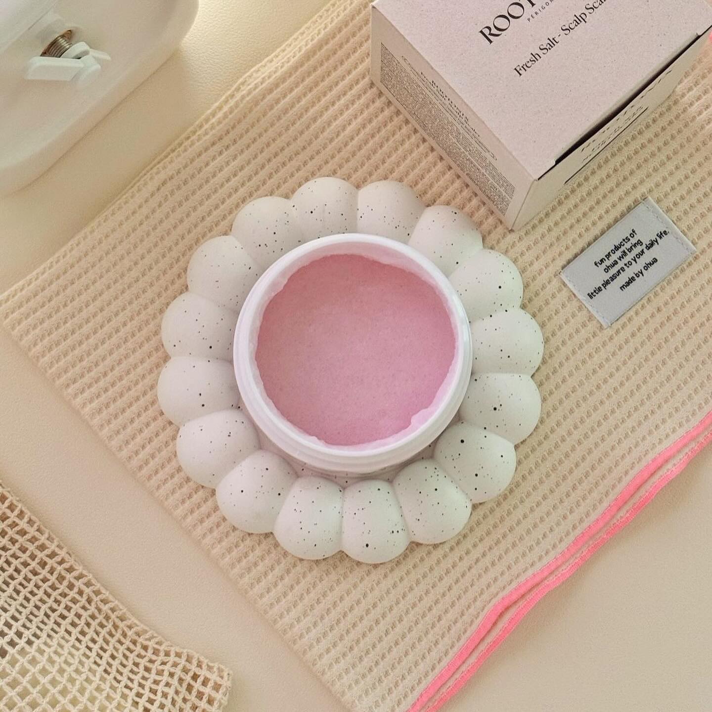 Tẩy Tế Bào Chết Da Đầu Muối Hồng Himalaya Rootonix Scalp Scaling & Cooling Scrub 200ml