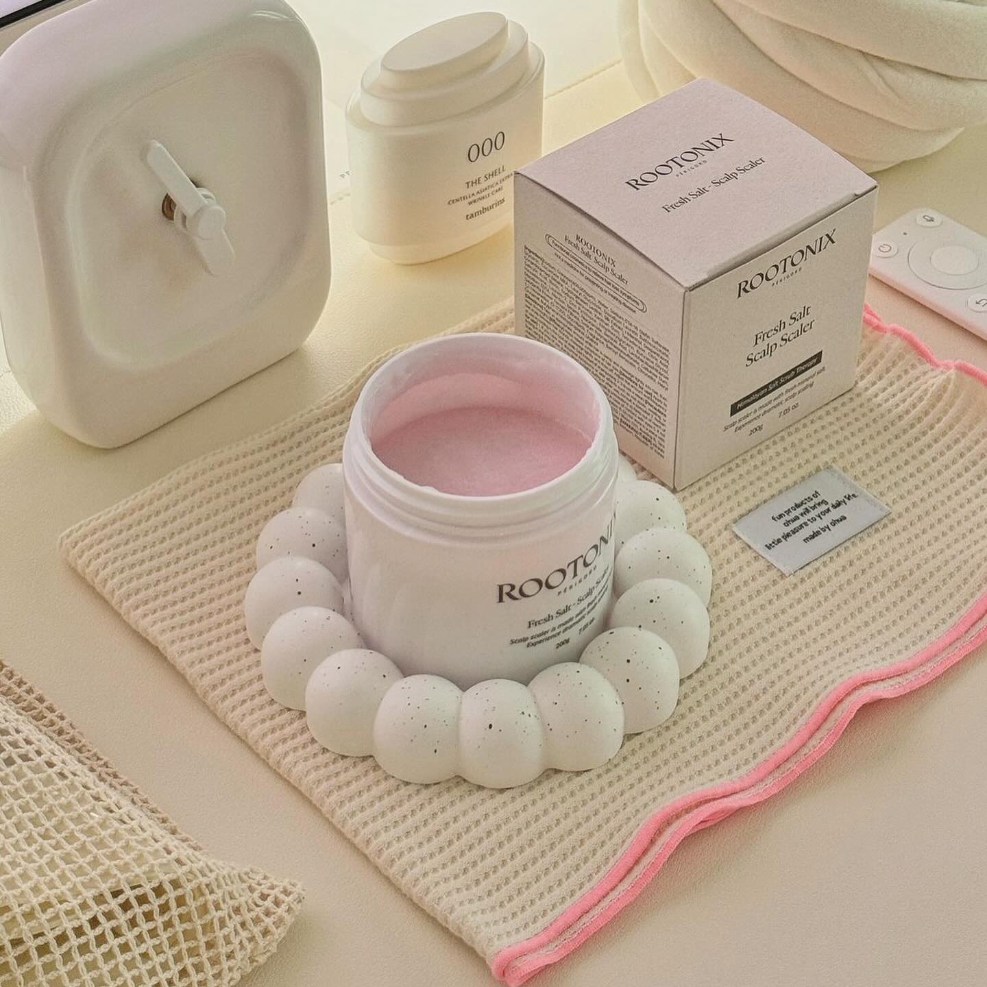 Tẩy Tế Bào Chết Da Đầu Muối Hồng Himalaya Rootonix Scalp Scaling & Cooling Scrub 200ml